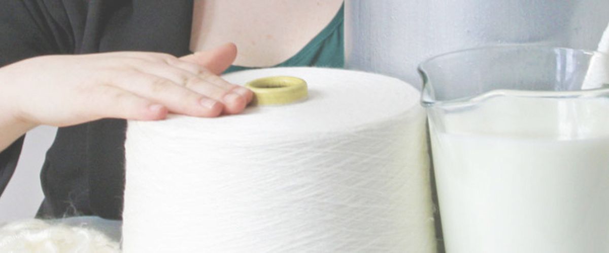 Des tissus faits avec du lait : une révolution écologique