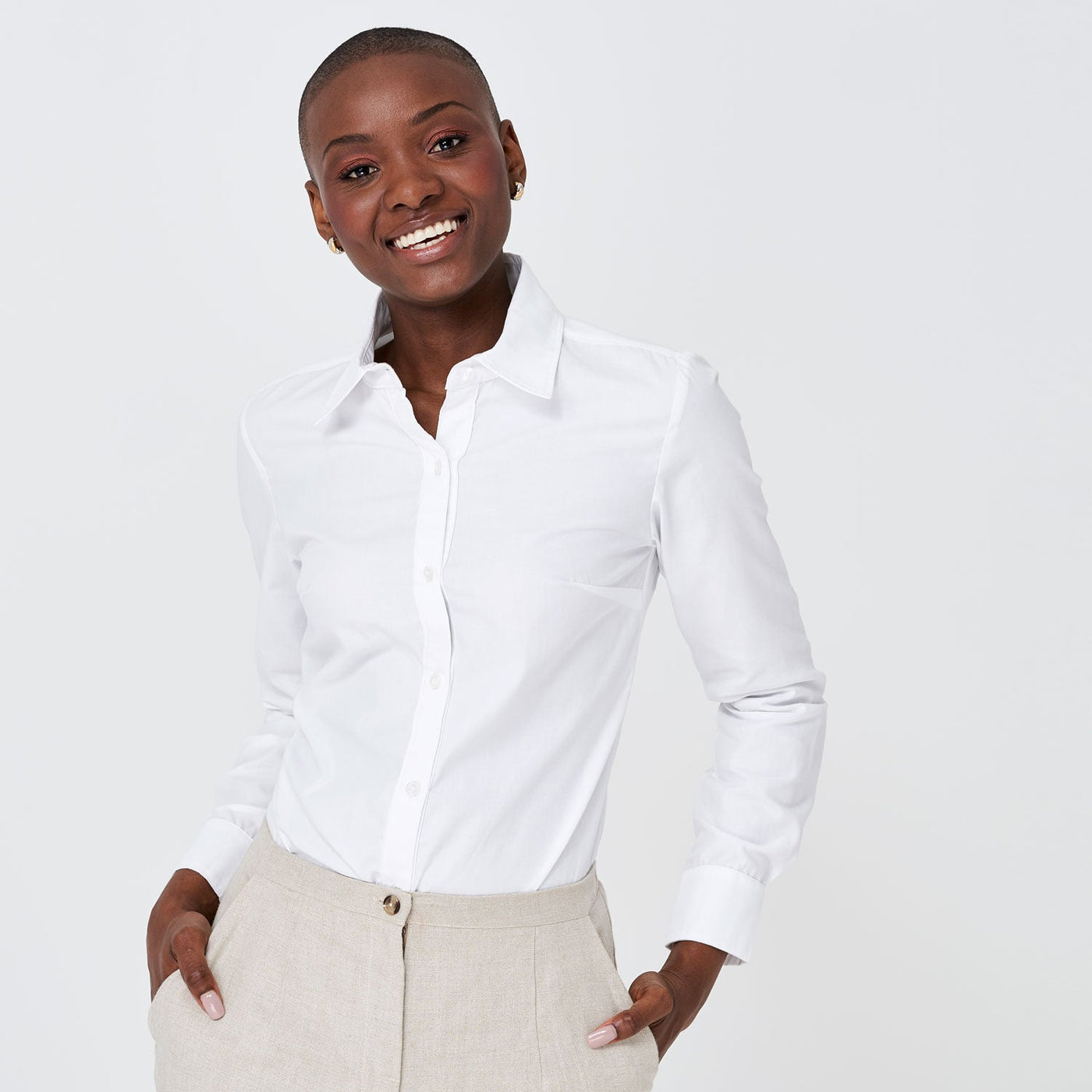 Vêtements classiques et intemporels pour femmes en coton biologique faits au Québec dans des conditions éthiques