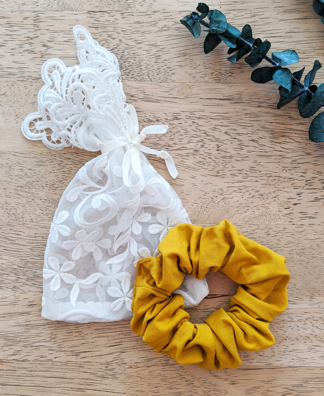 Petite pochette de dentelle blanche fait au Québec