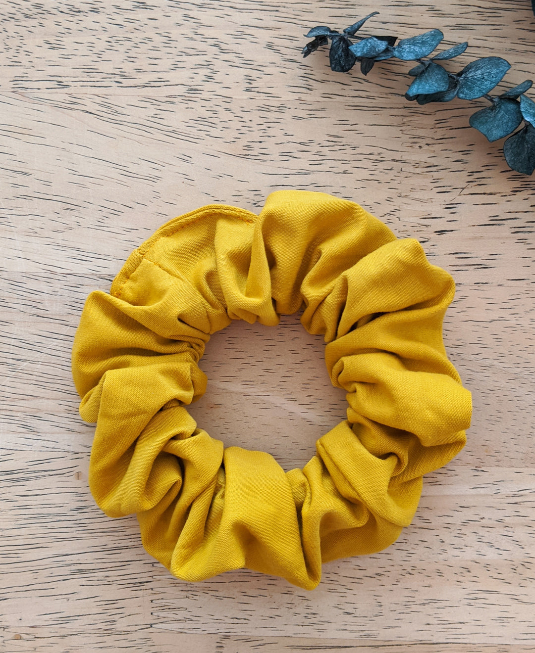 Chouchou jaune en coton biologique fait au Québec Yellow